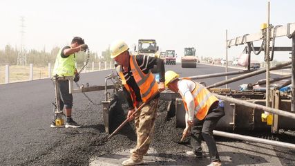 國道217線庫沙公路路面工程加速推進，區(qū)域交通網(wǎng)絡再升級